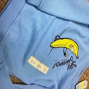 Featuring playful banana style shirt